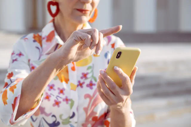 Customer easily submitting contact details on a phone