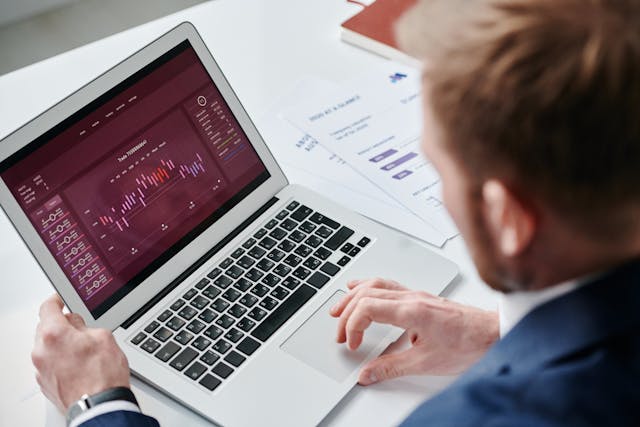Analytics dashboard showing sources of customer enquiries for a small business
