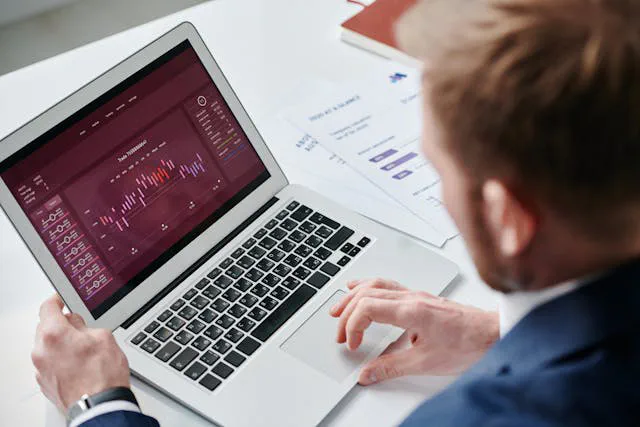 Analytics dashboard showing sources of customer enquiries for a small business